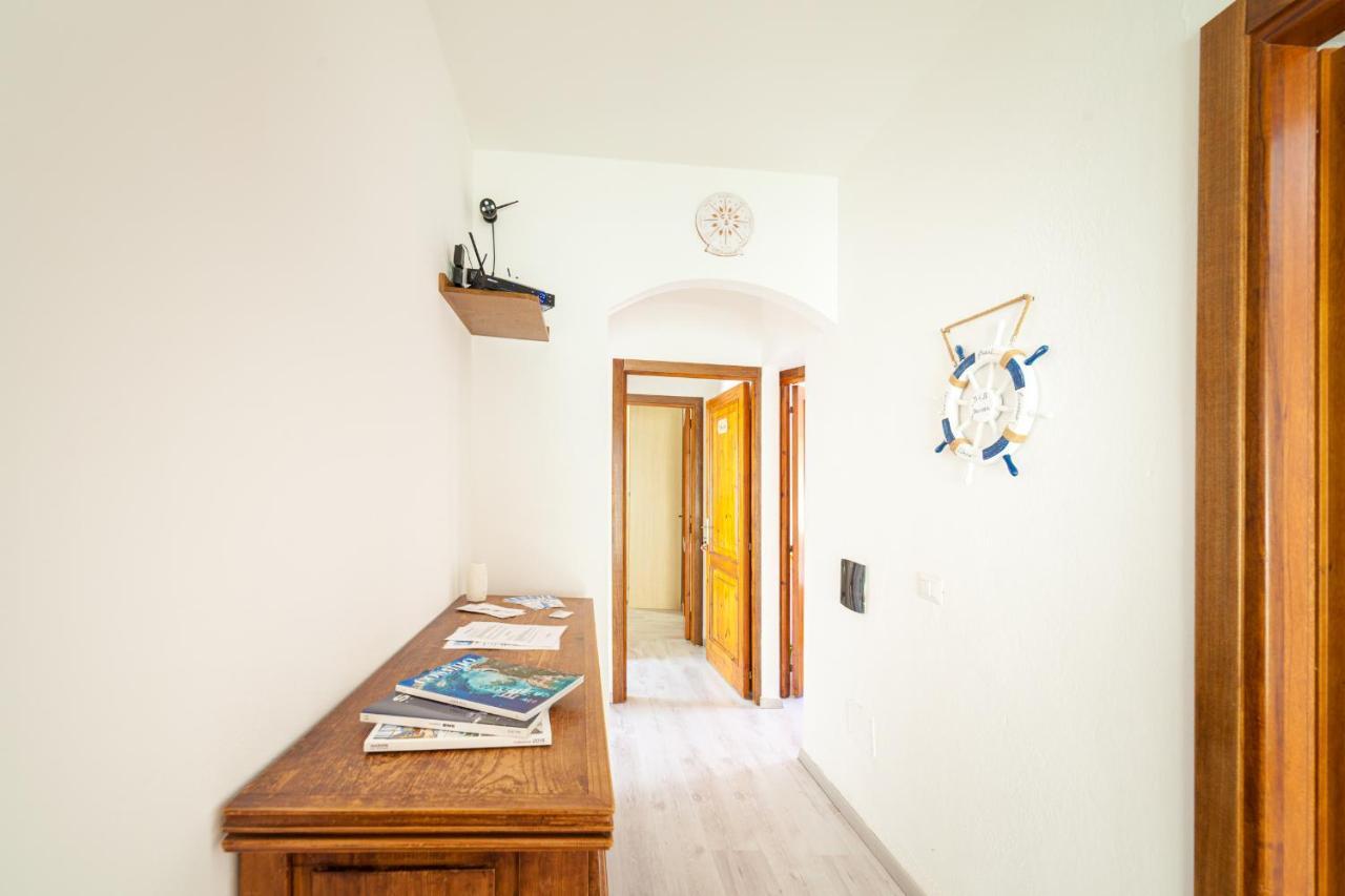 Brezza B&B Golfo Aranci Exteriör bild