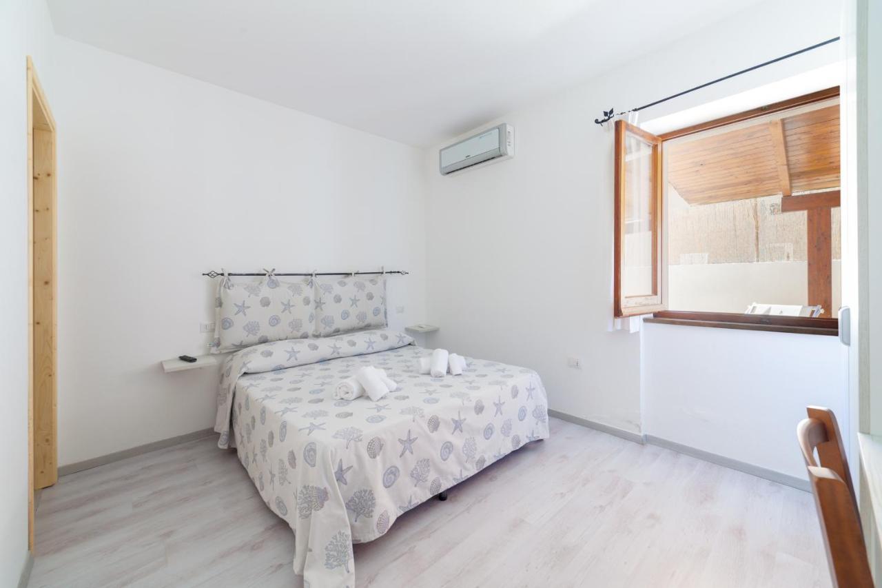 Brezza B&B Golfo Aranci Exteriör bild