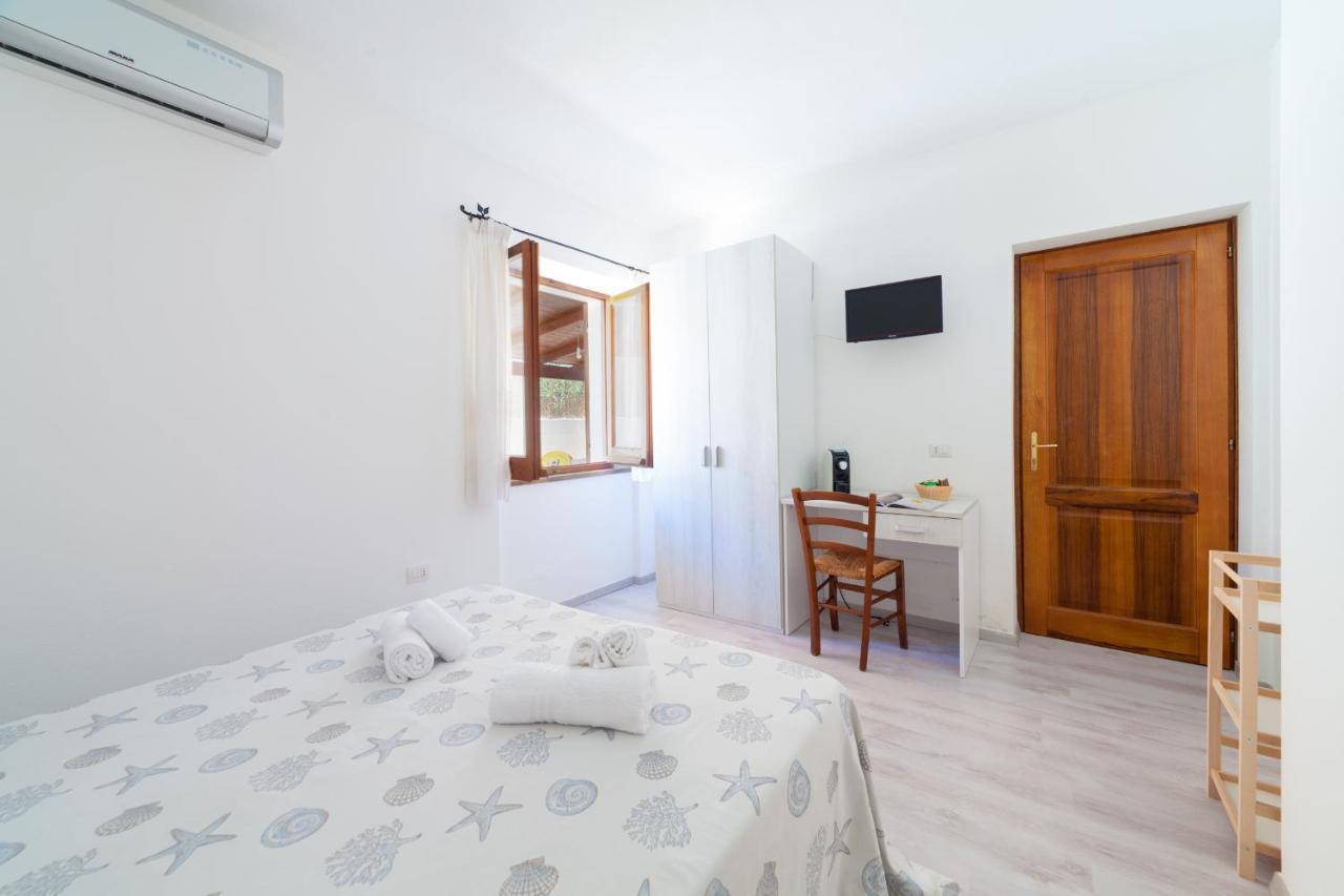 Brezza B&B Golfo Aranci Exteriör bild
