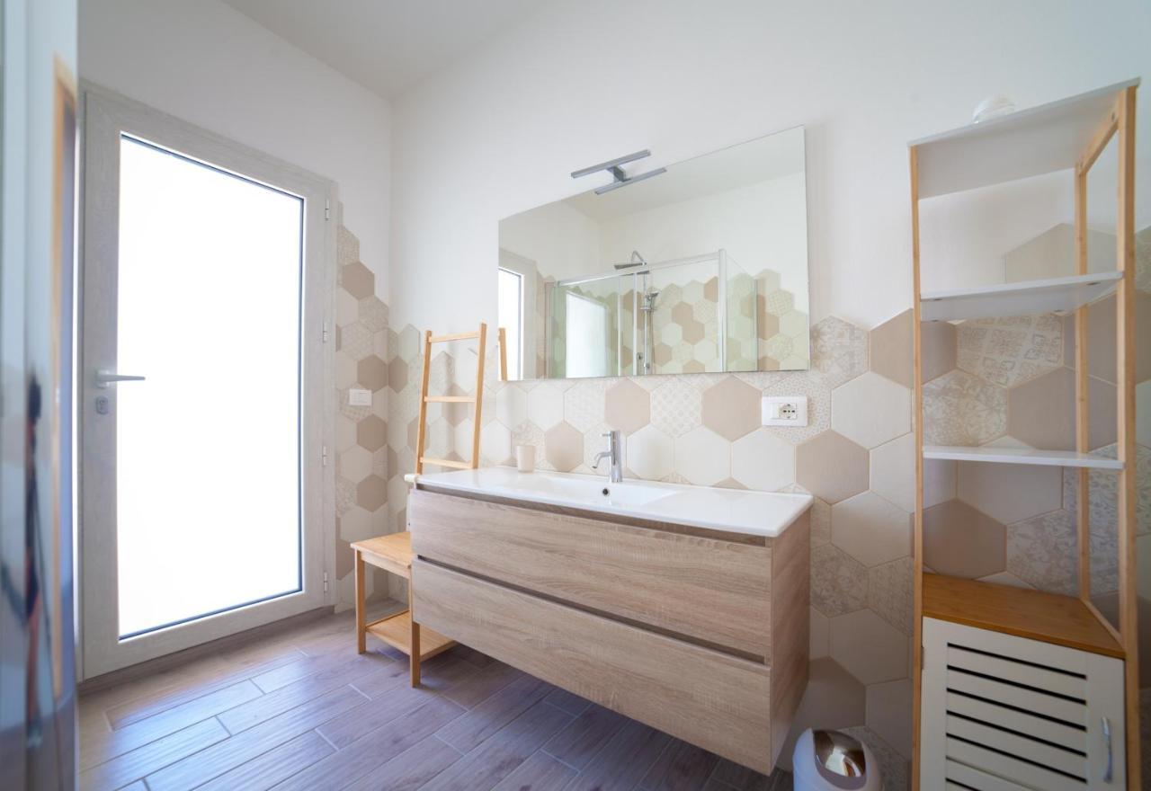 Brezza B&B Golfo Aranci Exteriör bild
