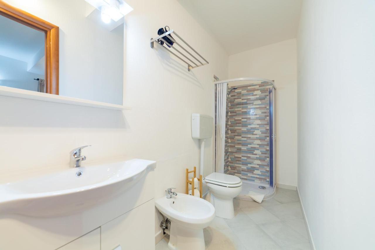 Brezza B&B Golfo Aranci Exteriör bild