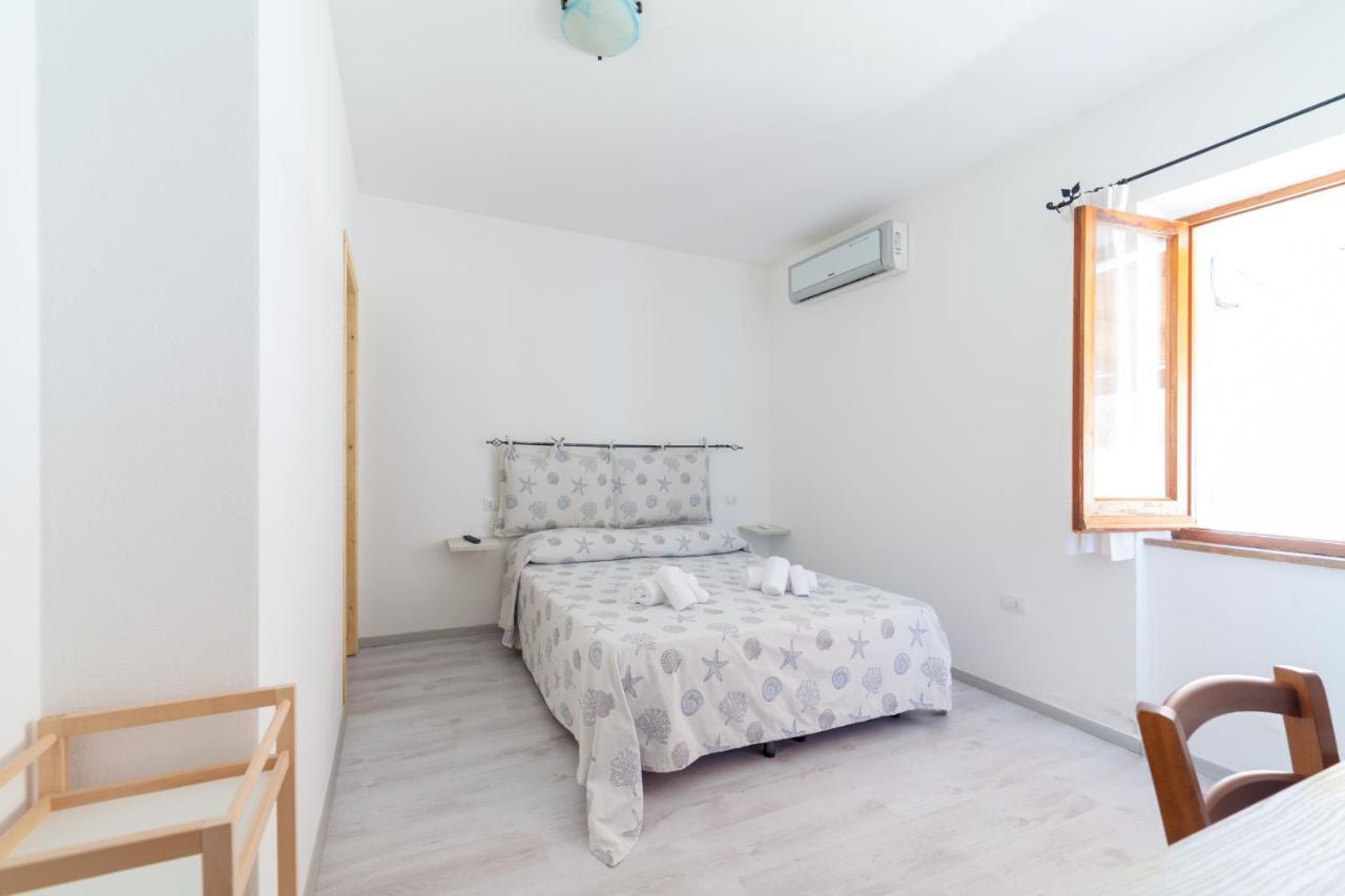Brezza B&B Golfo Aranci Exteriör bild