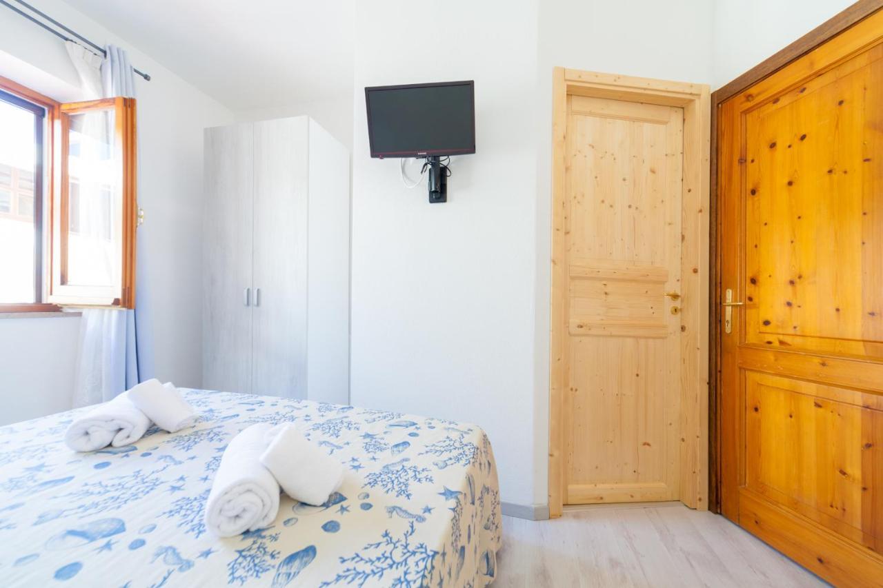 Brezza B&B Golfo Aranci Exteriör bild